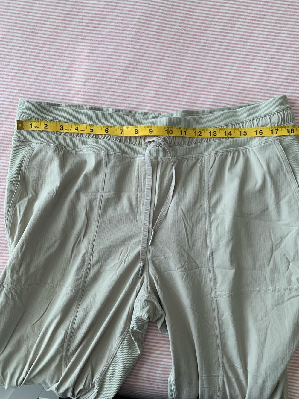 Lululemon cargo pant lined size 14 cropped - Picture 5 of 7